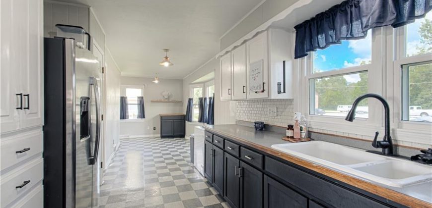 Homes for Sale in Kearney, MO 64060 | 206 N Jefferson Street