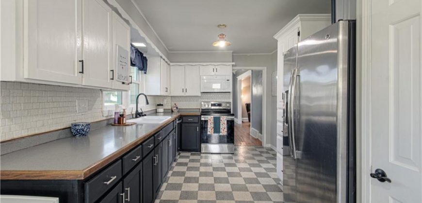 Homes for Sale in Kearney, MO 64060 | 206 N Jefferson Street