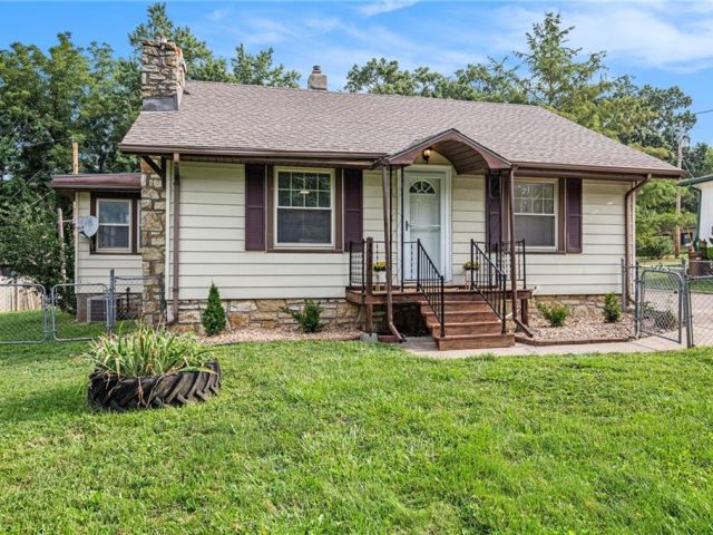 Homes for Sale in Kansas City, MO 64117 | 4512 NE 46th Terrace