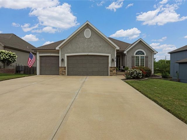 Homes for Sale in Kansas City, MO 64156 | 3914 NE 91 Terrace