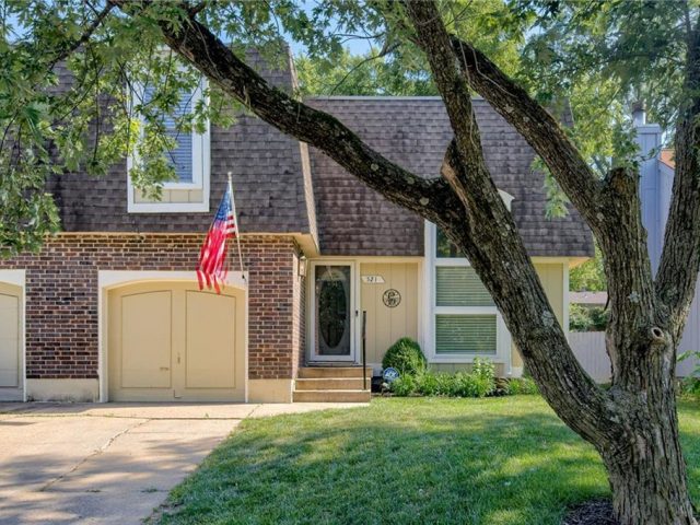 Homes for Sale in Kansas City, MO 64155 | 521 NE 90th Terrace