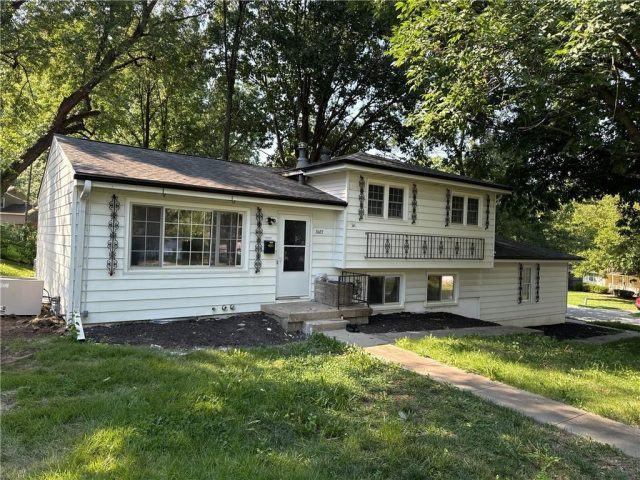Homes for Sale in Gladstone, MO 64118 | 1601 NE 62nd Terrace