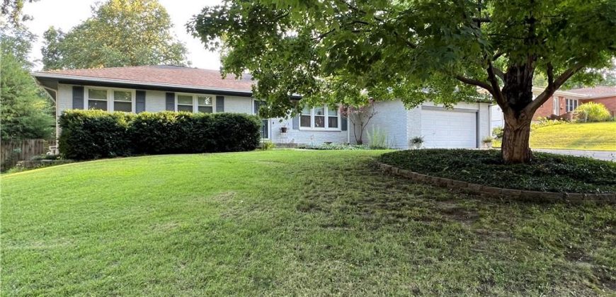Homes for Sale in Gladstone, MO 64118 | 1601 NE 77th Street