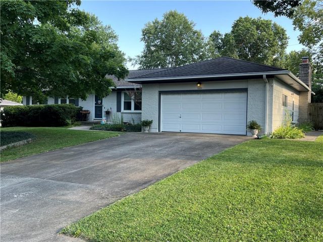 Homes for Sale in Gladstone, MO 64118 | 1601 NE 77th Street