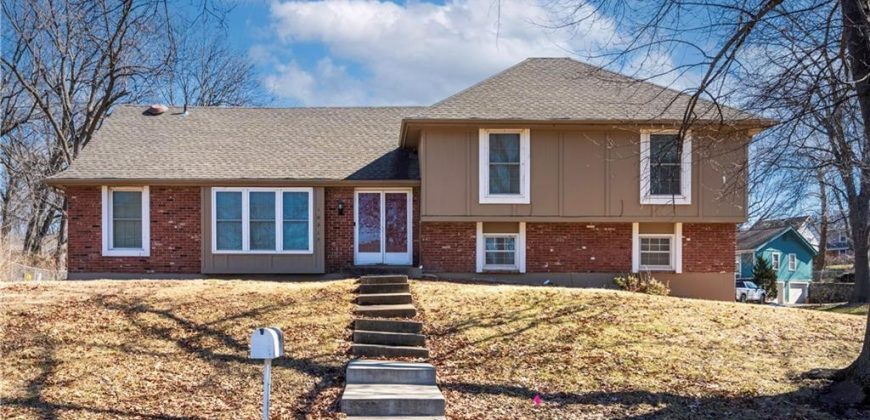 Homes for Sale in Parkville, MO 64152 | 10315 NW Mirror Lake Drive