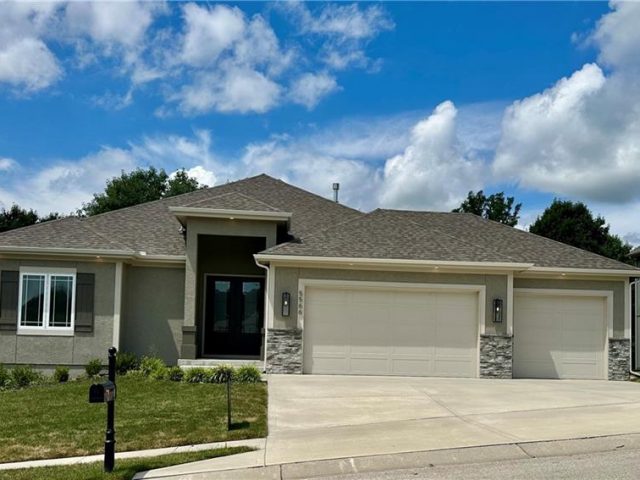 Homes for Sale in Kansas City, MO 64152 | 5566  Thousand Oaks Drive