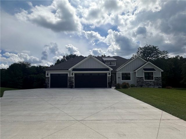 Homes for Sale in Kearney, MO 64060 | 13402  Oakbrook Drive