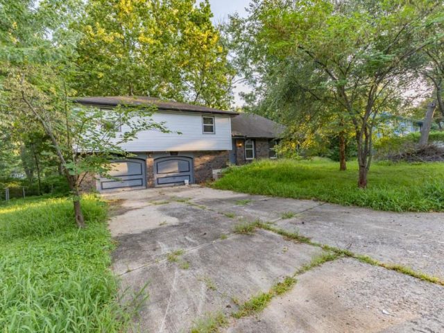Homes for Sale in Kansas City, MO 64152 | 9905  68th Terrace