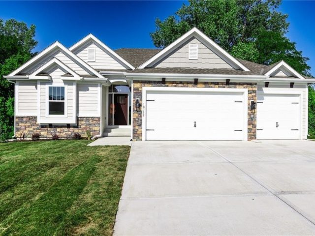 Homes for Sale in Kansas City, MO 64157 | 10712 N Richmond Avenue
