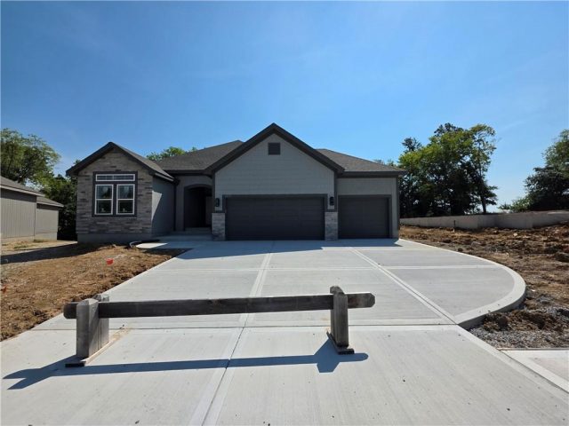 Homes for Sale in Kansas City, MO 64154 | 9435 N Belton Avenue