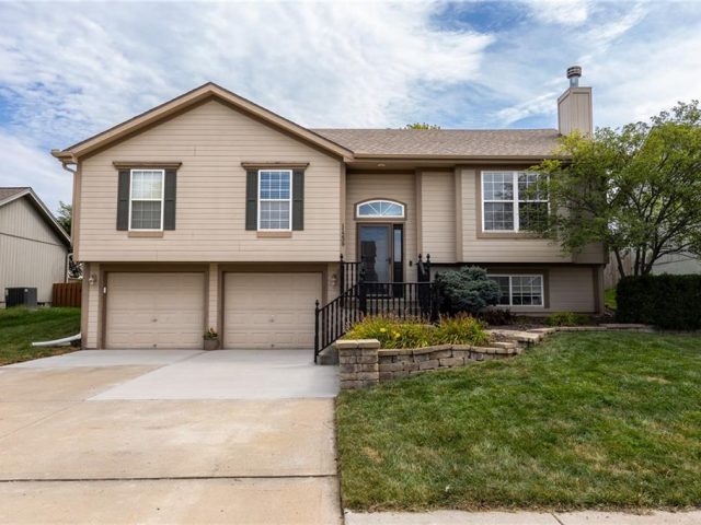 Homes for Sale in Kansas City, MO 64155 | 11239 N Madison Avenue