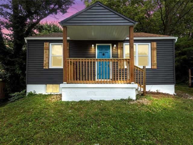Homes for Sale in Liberty, MO 64068 | 412 N Fairview Avenue