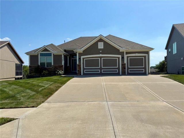 Homes for Sale in Kansas City, MO 64156 | 7107 NE 116th Place