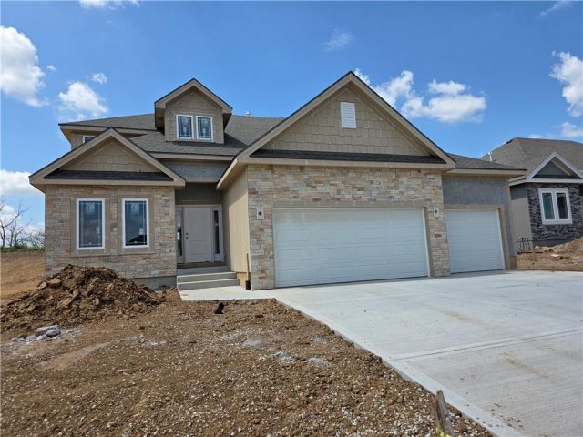 Homes for Sale in Kansas City, MO 64156 | 10204 N Winchester Avenue