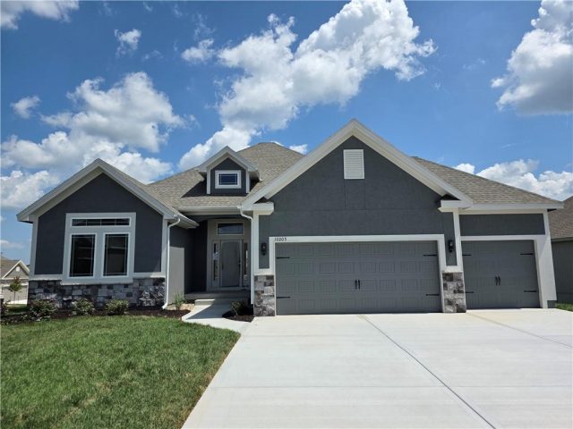 Homes for Sale in Kansas City, MO 64156 | 10205 N Winchester Avenue