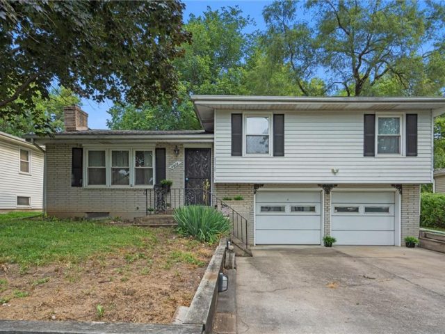 Homes for Sale in Kansas City, MO 64117 | 4814 NE 46th Terrace