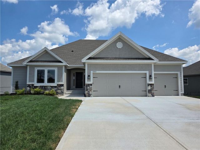 Homes for Sale in Kansas City, MO 64156 | 10201 N Winchester Avenue
