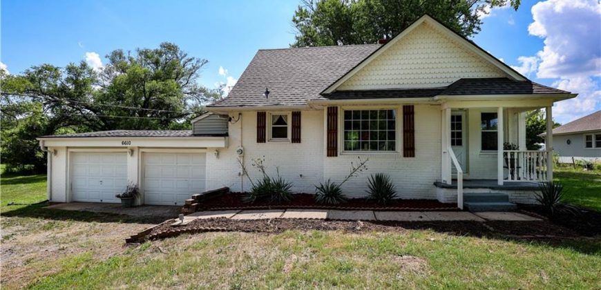 Homes for Sale in Kansas City, MO 64151 | 6610 NW Waukomis Drive