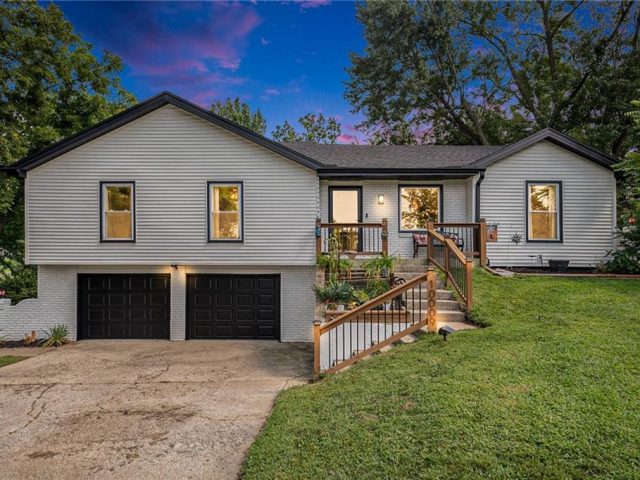Homes for Sale in Parkville, MO 64152 | 10009 NW 70th Court