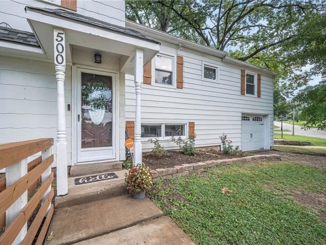 Homes for Sale in Kansas City, MO 64116 | 500 NE 44th Street