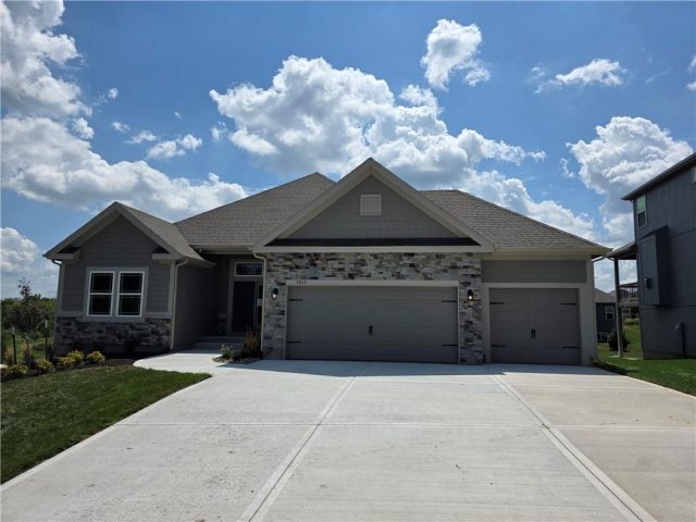 Homes for Sale in Kansas City, MO 64156 | 7015 NE 103rd Street