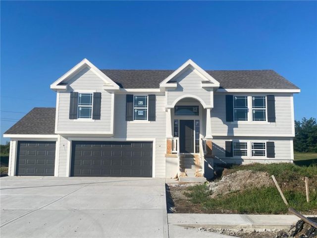 Homes for Sale in Kansas City, MO 64156 | 11802 N Bellaire Avenue