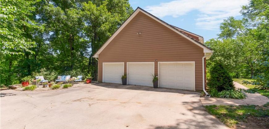 Homes for Sale in Parkville, MO 64152 | 13914 NW Timber Ridge Street