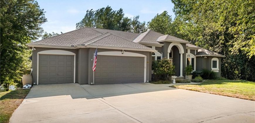 Homes for Sale in Parkville, MO 64152 | 10301 NW River Hills Court