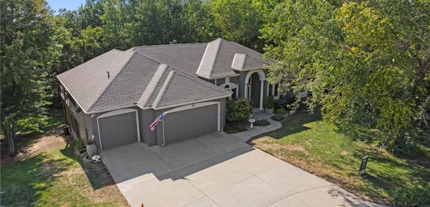 Homes for Sale in Parkville, MO 64152 | 10301 NW River Hills Court