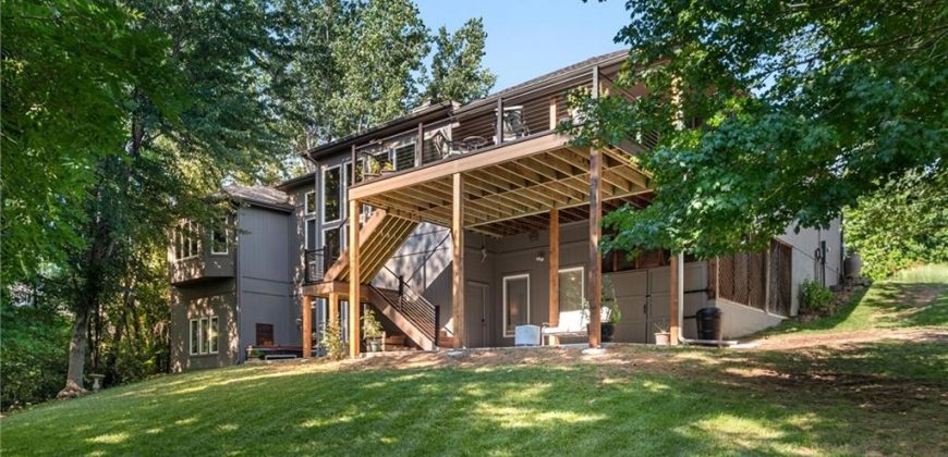 Homes for Sale in Parkville, MO 64152 | 10301 NW River Hills Court
