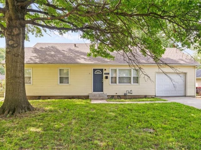 Homes for Sale in Kearney, MO 64060 | 403 E 9th Street