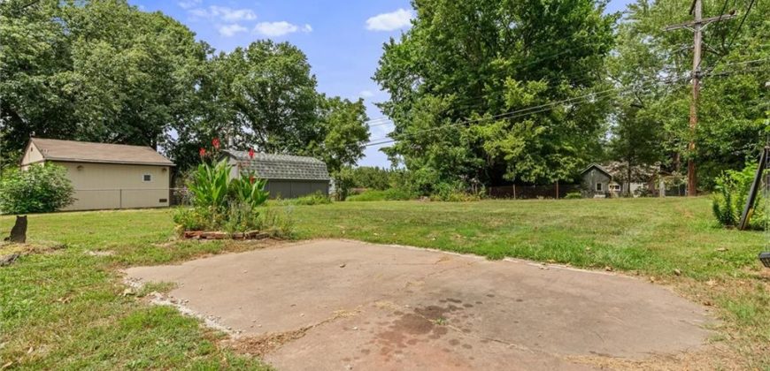 Homes for Sale in Liberty, MO 64068 | 112 S Village Drive