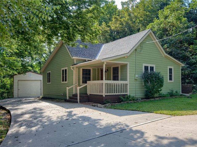 Homes for Sale in Smithville, MO 64089 | 405 S Mill Street