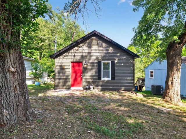 Homes for Sale in Kansas City, MO 64119 | 6037 N Topping Avenue