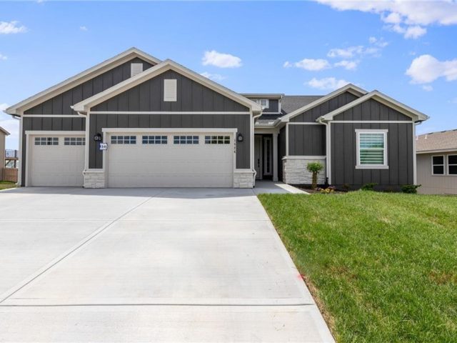 Homes for Sale in Kansas City, MO 64158 | 8015 N Sycamore Avenue