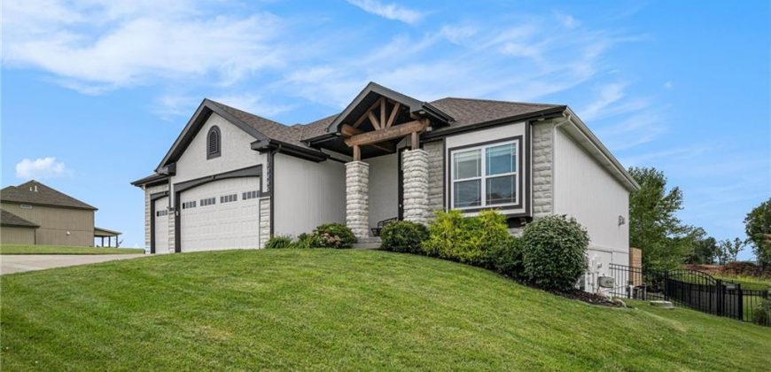 Homes for Sale in Kansas City, MO 64152 | 14445  Summit Ridge