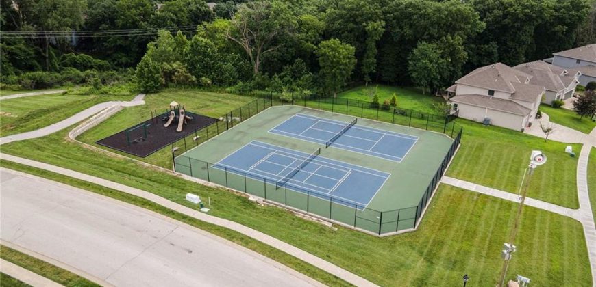 Homes for Sale in Kansas City, MO 64152 | 14445  Summit Ridge