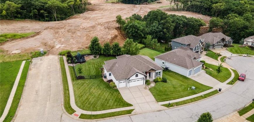 Homes for Sale in Kansas City, MO 64152 | 14445  Summit Ridge