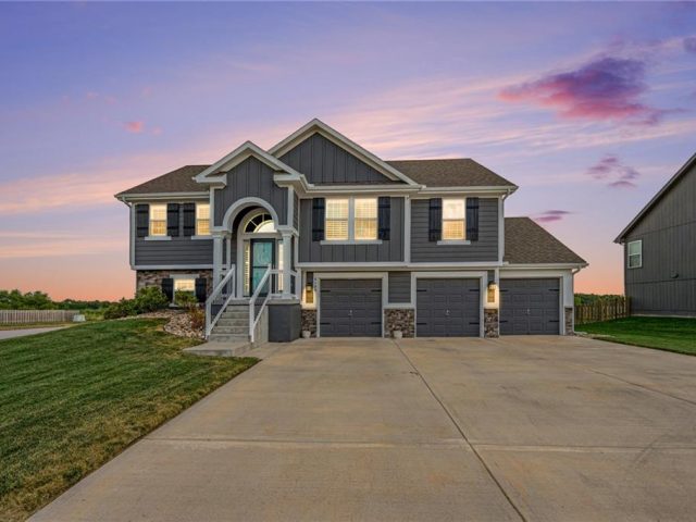 Homes for Sale in Kansas City, MO 64156 | 6100 NE 120th Street