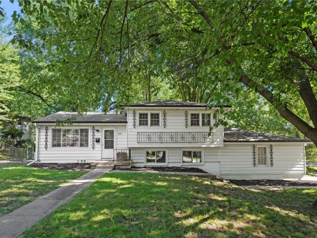 Homes for Sale in Gladstone, MO 64118 | 1601 NE 62nd Terrace