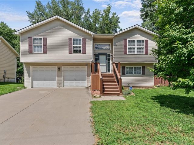 Homes for Sale in Kansas City, MO 64155 | 310 NE 90th Terrace