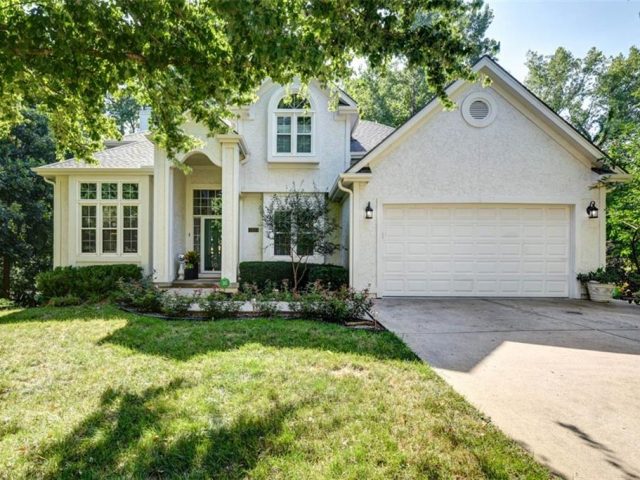 Homes for Sale in Gladstone, MO 64118 | 4933 N Washington Street