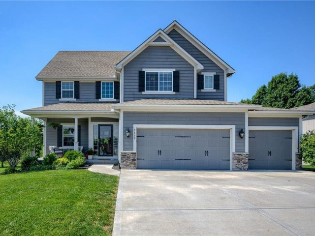 Homes for Sale in Parkville, MO 64152 | 5860  Thousand Oaks Drive