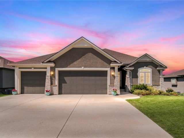 Homes for Sale in Kansas City, MO 64155 | 2010 NE 114th Terrace