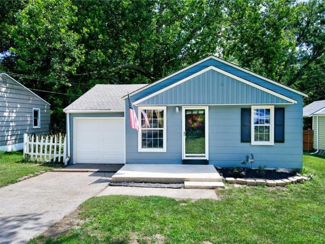 Homes for Sale in Kansas City, MO 64151 | 5519 NW Meadowvale Drive