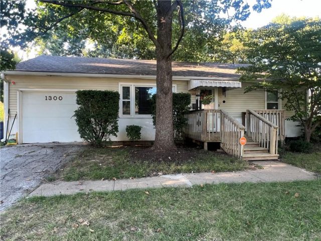 Homes for Sale in Kansas City, MO 64118 | 1300 NE 67th Terrace