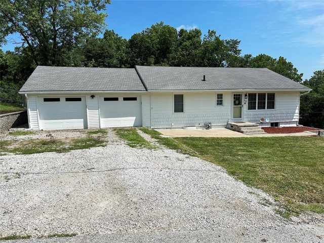 Homes for Sale in Excelsior Springs, MO 64024 | 400  Beverly Avenue