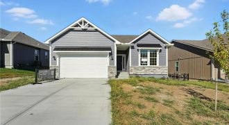 Homes for Sale in Kansas City, MO 64154 | 9702 N Amoret Avenue