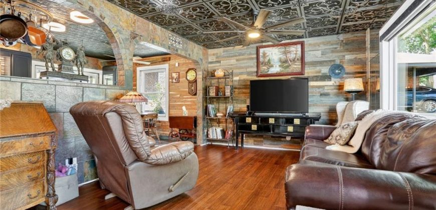 Homes for Sale in Lake Waukomis, MO 64151 | 109 NW North Shore Drive