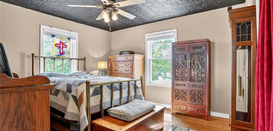 Homes for Sale in Lake Waukomis, MO 64151 | 109 NW North Shore Drive